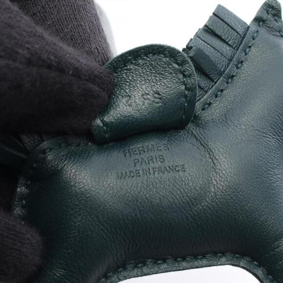 HERMES Green Leather Charm - Picture 3 of 3